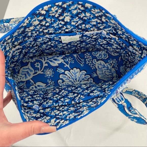 VERA BRADLEY Blue Betsey Quilted Tote Bag - Picture 4 of 10